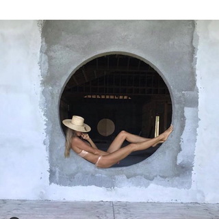 Elle Macpherson feet photo thumbnail