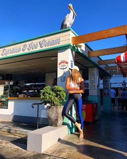 Elle Macpherson feet photo thumbnail