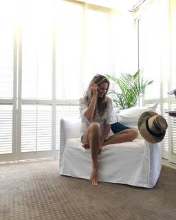 Elle Macpherson feet photo thumbnail