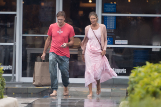 Elle Macpherson feet photo thumbnail