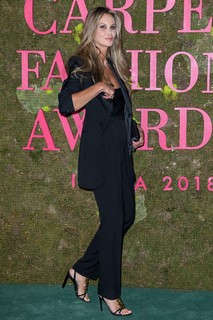 Elle Macpherson feet photo thumbnail