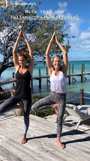 Elle Macpherson feet photo thumbnail