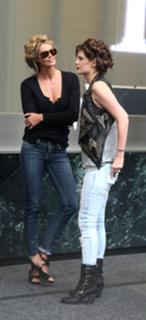 Elle Macpherson feet photo thumbnail