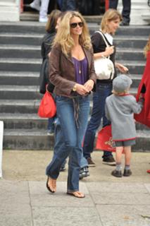 Elle Macpherson feet photo thumbnail