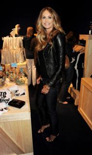 Elle Macpherson feet photo thumbnail