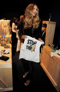 Elle Macpherson feet photo thumbnail