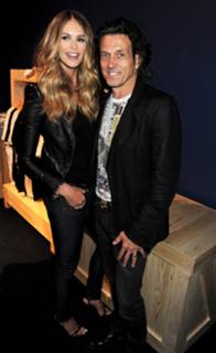 Elle Macpherson feet photo thumbnail