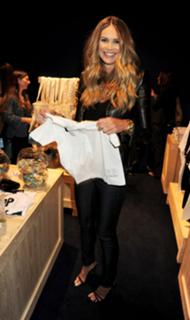 Elle Macpherson feet photo thumbnail