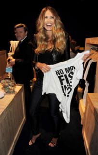 Elle Macpherson feet photo thumbnail