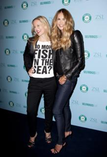 Elle Macpherson feet photo thumbnail