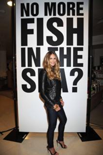 Elle Macpherson feet photo thumbnail