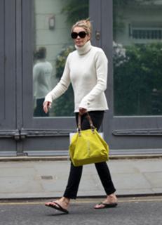 Elle Macpherson feet photo thumbnail