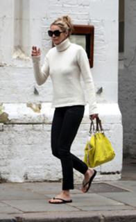 Elle Macpherson feet photo thumbnail