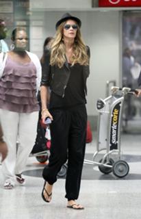 Elle Macpherson feet photo thumbnail
