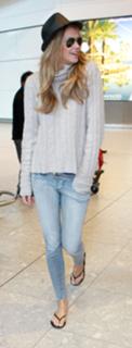 Elle Macpherson feet photo thumbnail
