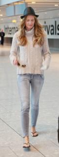 Elle Macpherson feet photo thumbnail