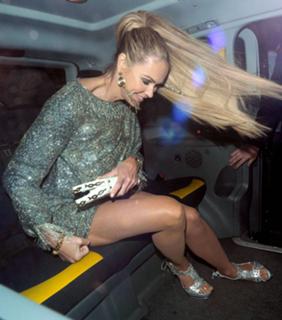 Elle Macpherson feet photo thumbnail