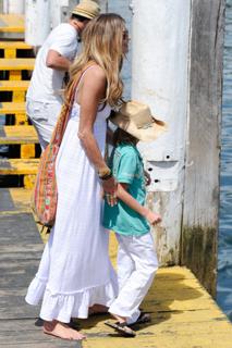 Elle Macpherson feet photo thumbnail