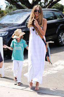 Elle Macpherson feet photo thumbnail