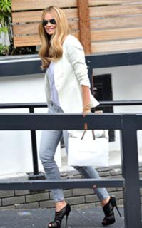 Elle Macpherson feet photo thumbnail