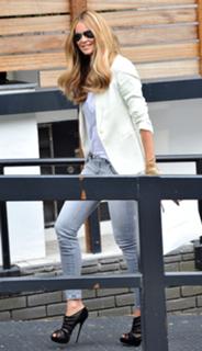 Elle Macpherson feet photo thumbnail