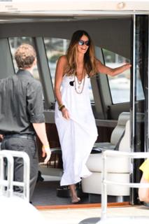Elle Macpherson feet photo thumbnail