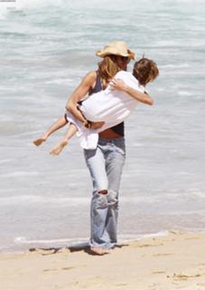 Elle Macpherson feet photo thumbnail