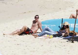 Elle Macpherson feet photo thumbnail