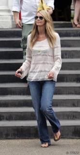 Elle Macpherson feet photo thumbnail