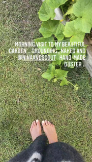 Elle Macpherson feet photo thumbnail