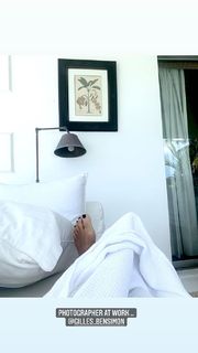 Elle Macpherson feet photo thumbnail