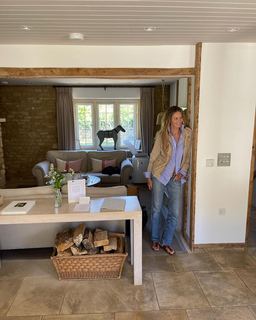Elle Macpherson feet photo thumbnail