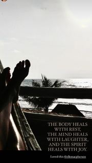 Elle Macpherson feet photo thumbnail
