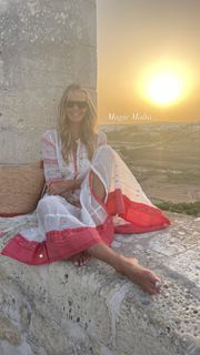 Elle Macpherson feet photo thumbnail