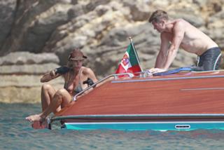 Elle Macpherson feet photo thumbnail