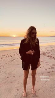 Elle Macpherson feet photo thumbnail