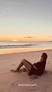 Elle Macpherson feet photo thumbnail