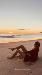 Elle Macpherson feet photo thumbnail