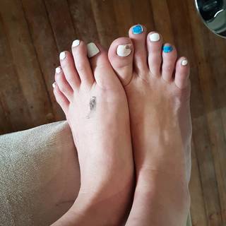 Ellen Adarna feet photo 20