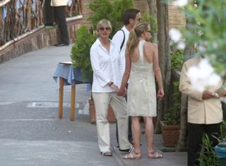 Ellen DeGeneres feet photo thumbnail