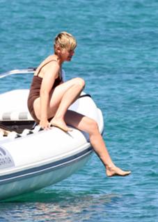 Ellen DeGeneres feet photo thumbnail