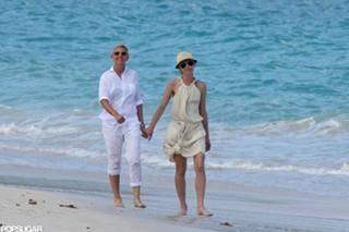 Ellen DeGeneres feet photo thumbnail