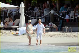 Ellen DeGeneres feet photo thumbnail