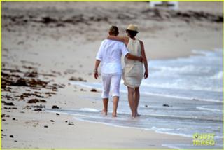 Ellen DeGeneres feet photo thumbnail
