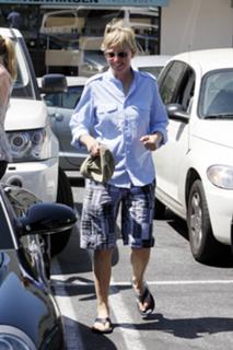 Ellen DeGeneres feet photo thumbnail