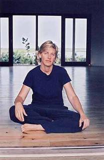 Ellen DeGeneres feet photo thumbnail