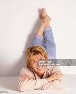 Ellen DeGeneres feet photo thumbnail