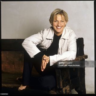 Ellen DeGeneres feet photo thumbnail