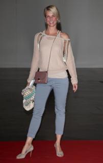 Ellen Hidding feet photo 12