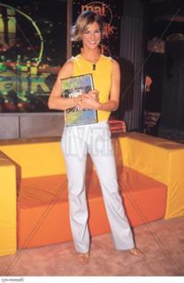 Ellen Hidding feet photo 10